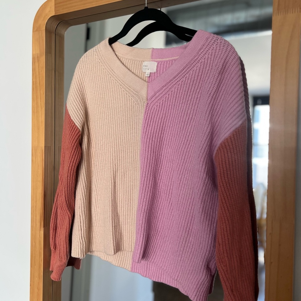Elegant V-Neck Sweater in Pink and Cream